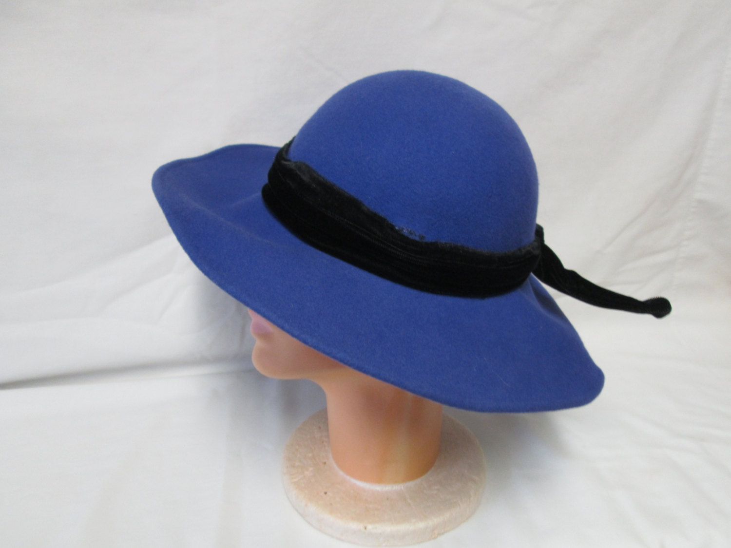 1940's Royal Blue Hat with Black Velvet ribbon and bow large brim 100% ...