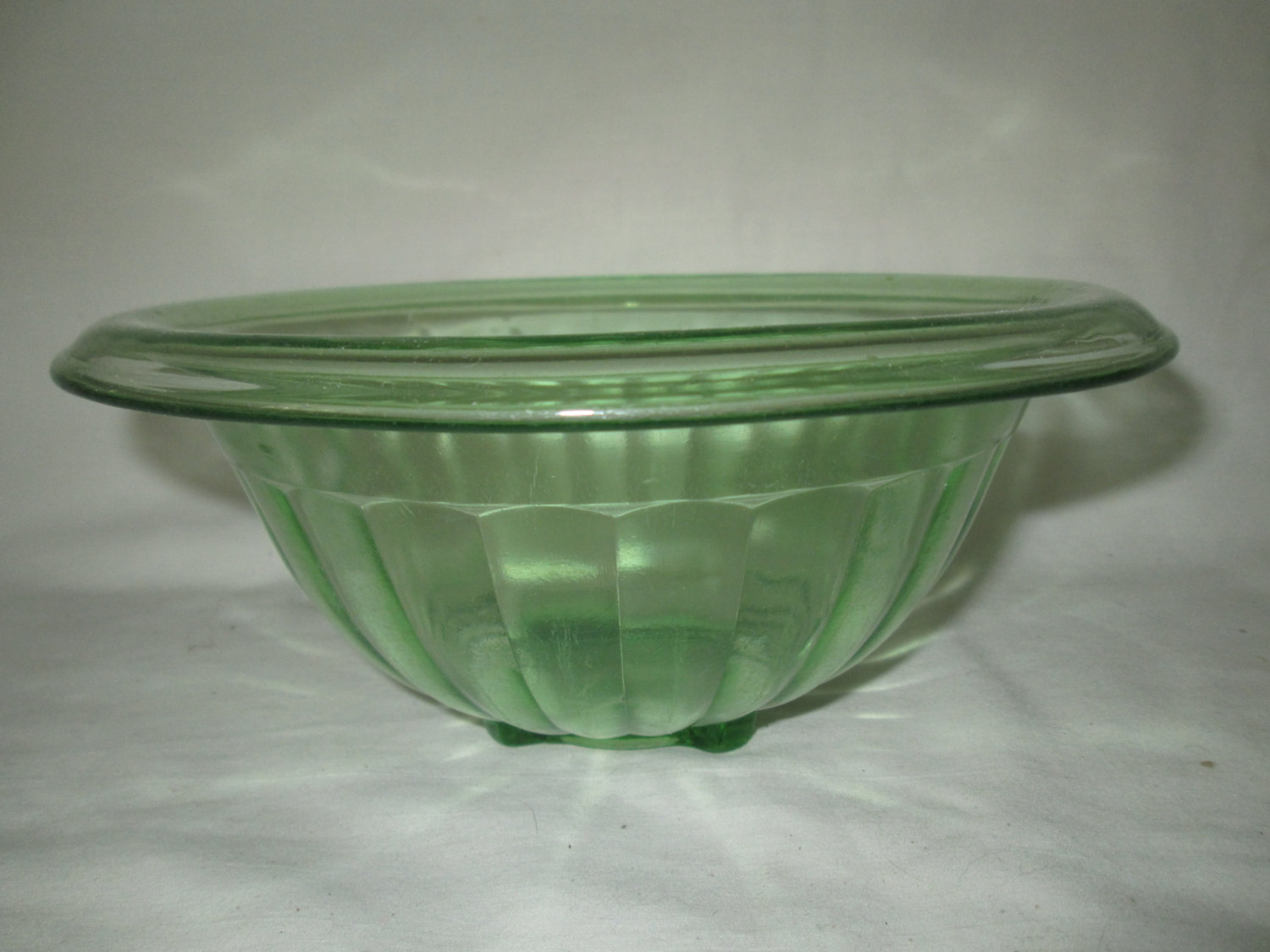 https://www.truevintageantiques.com/wp-content/uploads/2017/06/beautiful-vintage-green-depression-glass-bowl-with-wide-rim-mixing-bowl-594ad8b42.jpg