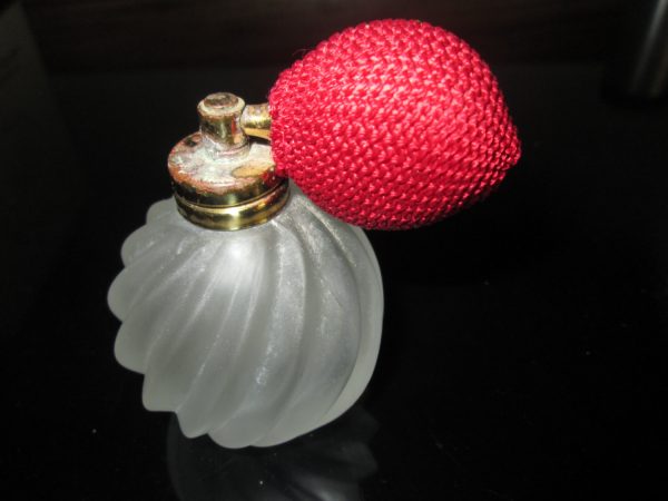 Really Neat Vintage Irice Japan clear swirl Glass perfume atomizer bottle with red atomizer puff