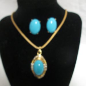 Vintage Beautiful Aqua large beads in gold tone with rhinestones and mesh round chain pierced earrings vintage jewelry set