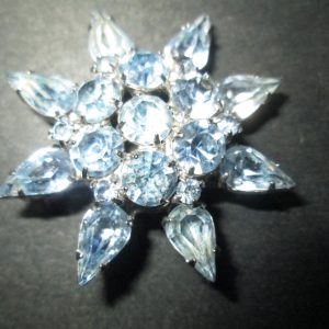Vintage Beautiful Rhodium Plated Weiss Baby Blue Brooch Rhinestones signed Jewelry WOW Piece