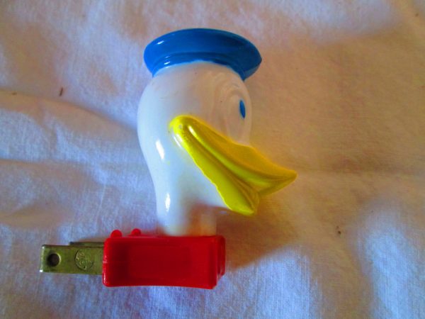 Vintage Donald Duck Hard Plastic Working Night Light Mid Century Plug In