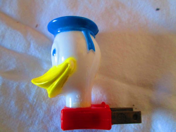 Vintage Donald Duck Hard Plastic Working Night Light Mid Century Plug In