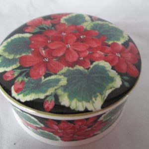 Vintage Fine bone china England Red Floral Lidded trinket box Wren giftware David Beck Made in England Rings jewelry pins trinket buttons