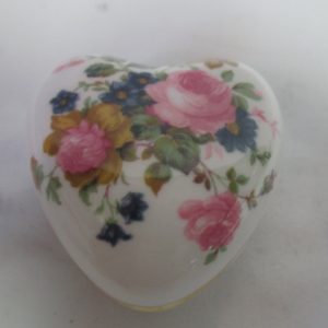 Vintage fine bone china trinket box pin ring dish lidded Royal Windson England Rose Floral box mid century heart shape 2"x2"x1/12" tall