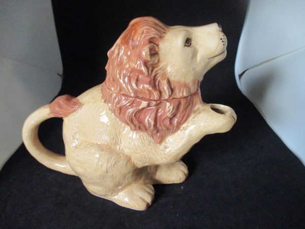 Vintage Lion Teapot Mid Century Taiwan 4 cup teapot cottage collectible display shabby chic home decor figural lion teapot