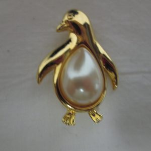 Vintage Little Gold Monet Penguin Pin Brooch Faux Pearl Center Darling Little pin