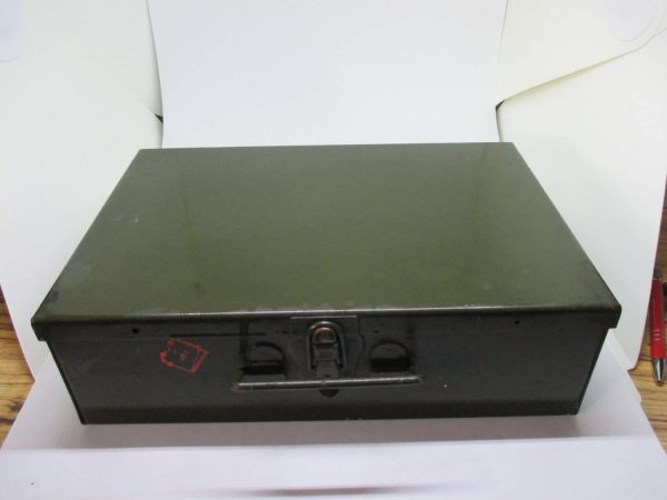 Vintage Metal Military Strong Box Great condition Jeep travel Militaria collectible display hatching metal box army green