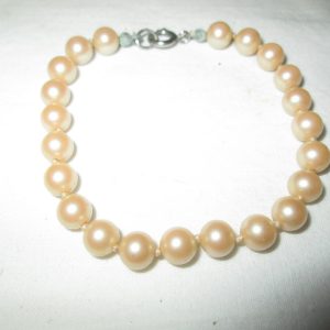 Vintage Pearl Bracelet Unmarked Real Pearls silver tone clasp 7.5" long