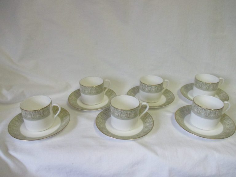 Vintage Set Of Royal Daulton Tea Cups And Saucers Green Yellow And Gold England Sonnet Pattern