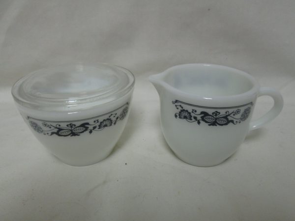 Corelle Corning Pyrex Glass OLD TOWN BLUE Onion Coffee Creamer Covered Sugar Set
