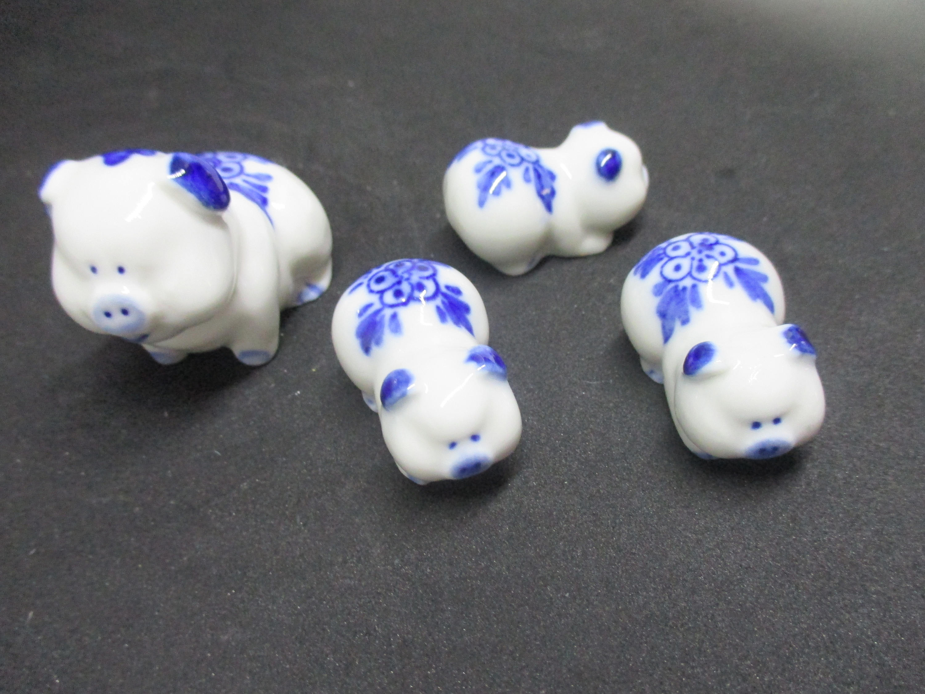 Darling Blue & White Vintage Mother Pig figurine with 3 baby pigs fine ...