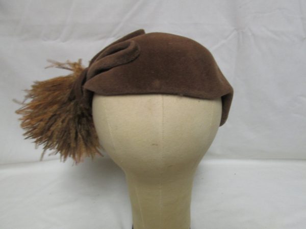 Fantastic Brown 1940's Velvet French France Flechats Lil-Ann Distinctive Fashions 1403 Chestunt St. Feathers/ Velvet Adjustable head size