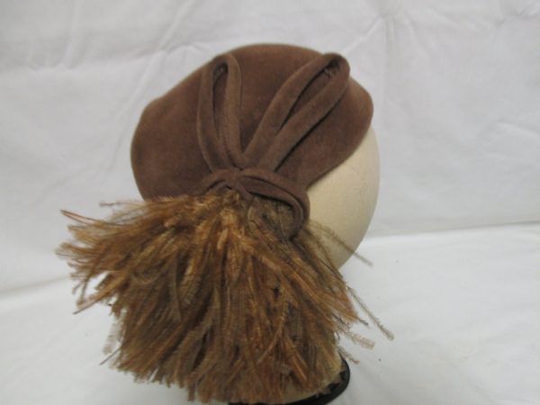 Fantastic Brown 1940's Velvet French France Flechats Lil-Ann Distinctive Fashions 1403 Chestunt St. Feathers/ Velvet Adjustable head size