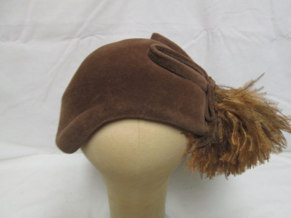 Fantastic Brown 1940's Velvet French France Flechats Lil-Ann Distinctive Fashions 1403 Chestunt St. Feathers/ Velvet Adjustable head size