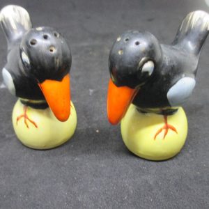 Porcelain Ducks Birds Black with orange beaks Salt & Pepper Shaker Farmhouse Collectible Country Cottage Shabby Chic display 1950's Japan