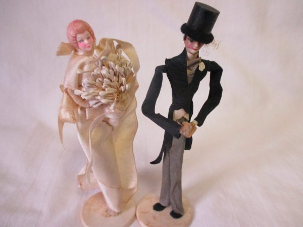 Very Retro Art Deco Bride And Groom Cake toppers decor Collectible Figurines display home decor Wedding Bridal RARE