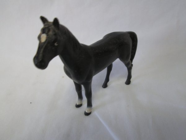 Vintage Cast Iron Horse Nice quality horse figurine 4 1/4" across 4" tall Great Detail White Diamond on Face 2 white front feet Cast Iron