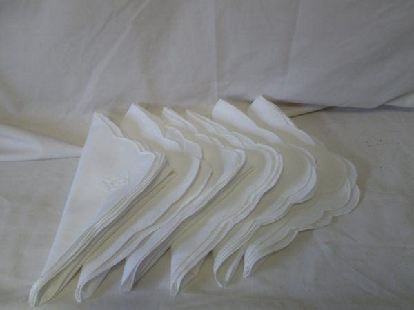 Vintage Cotton Napkins Set of 6 White with Embroidered Flowers Great condition White on White Scalloped edges 16" x 16"