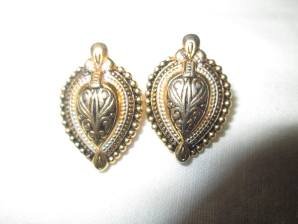 Vintage Gold Tone Clip Tear Drop Shape Ornate Earrings Great detail