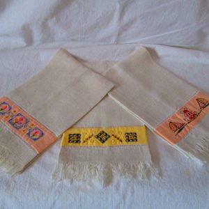 Vintage Lot of 3 Linen Kitchen or Bathroom Towels Appliqued with Embroidered Prints Hemstitched with fringe Ivory Color Bodies