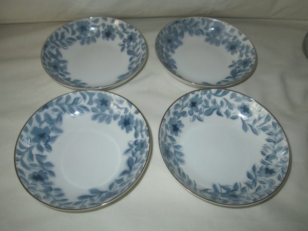 Vintage Mid Century Set of 4 Japanese Bowls Blue and white Fukagawa Arita Bone China