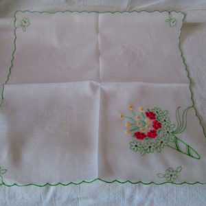 White green basket pink roses with daisies scalloped green trim hankie handkerchief green scalloped edge 11x11