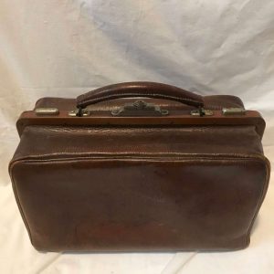 Antique Doctors Medical House Call Bag Leather Locking top brown with metal clasp and lock handle intact collectible display doctor pharmacy