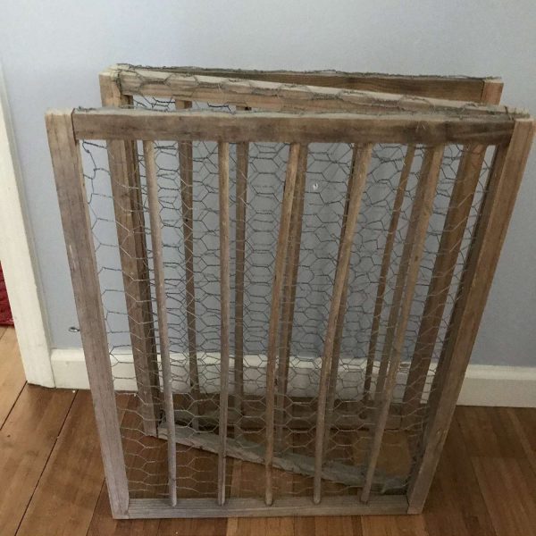 Antique farmhouse folding screen 3 panel wood with chicken wire display rack wall decor photo holder vertical or horizontal display rack