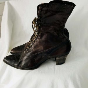 Antique late 1800's Womens lace up boots Museum Collectible Farmhouse Victorian display brown leather shoes