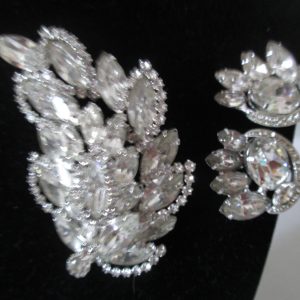 Beautiful Vintage Eisenberg Jewelry Set Large Leaf Brooch and Matching Earrings Large Clear Stones Rhodium Plated