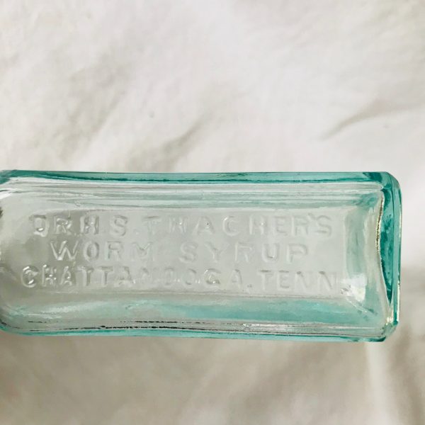 Bottle Antique Apothecary Pharmacy medicine jar Medical Pharmaceutical display collectible Dr. HS Thatchers Worm syrup Chattanoga, Tenn