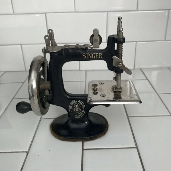 Child size Singer sewing machine Black & Chrome metal original 1920's hand crank All Metal