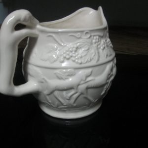 Fantastic Dog Hunt Water Pitcher Haldon Japan 1988 Beautiful Hound Dog Handle Grapes & Vines MINT