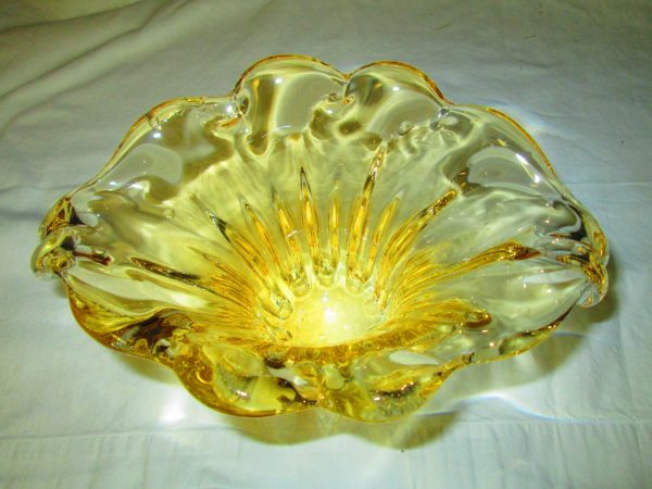 Fantastic Golden Yellow Art Glass Vase Beautiful Pattern and design