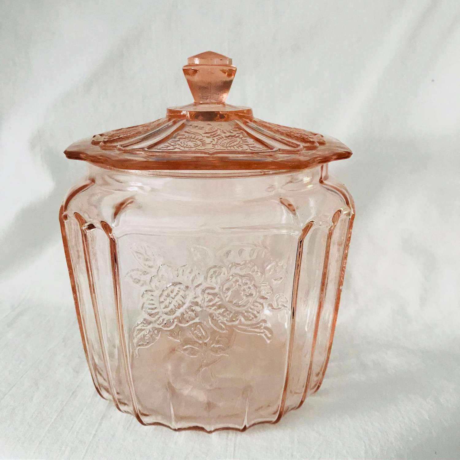 https://www.truevintageantiques.com/wp-content/uploads/2019/12/pink-depression-mayfair-cookie-pretzel-biscut-barrel-jar-farmhouse-collectible-apothecary-kitchen-storage-display-jar-large-biscuit-barrel-5df703355-scaled.jpg