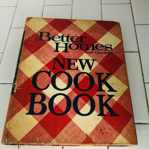 Vintage 1968 Better Homes and Gardens Retro New Cookbook collectible kitchen display farmhouse cabin lodge cooking baking old recipes