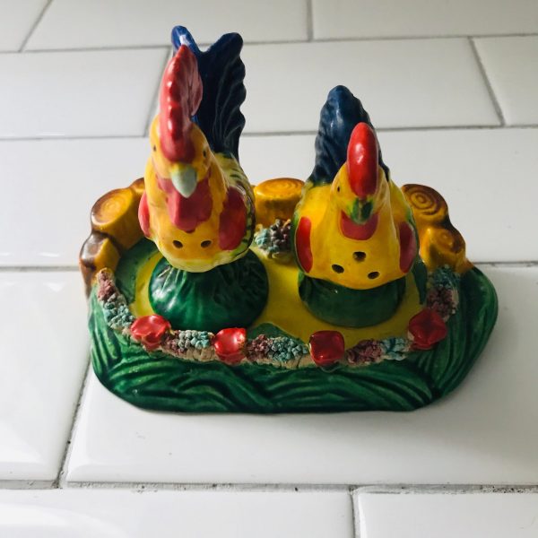 Vintage Chicken and Rooster in a courtyard with flower edges Salt & Pepper Shakers farmhouse lodge cabin collectible display retro kitchen