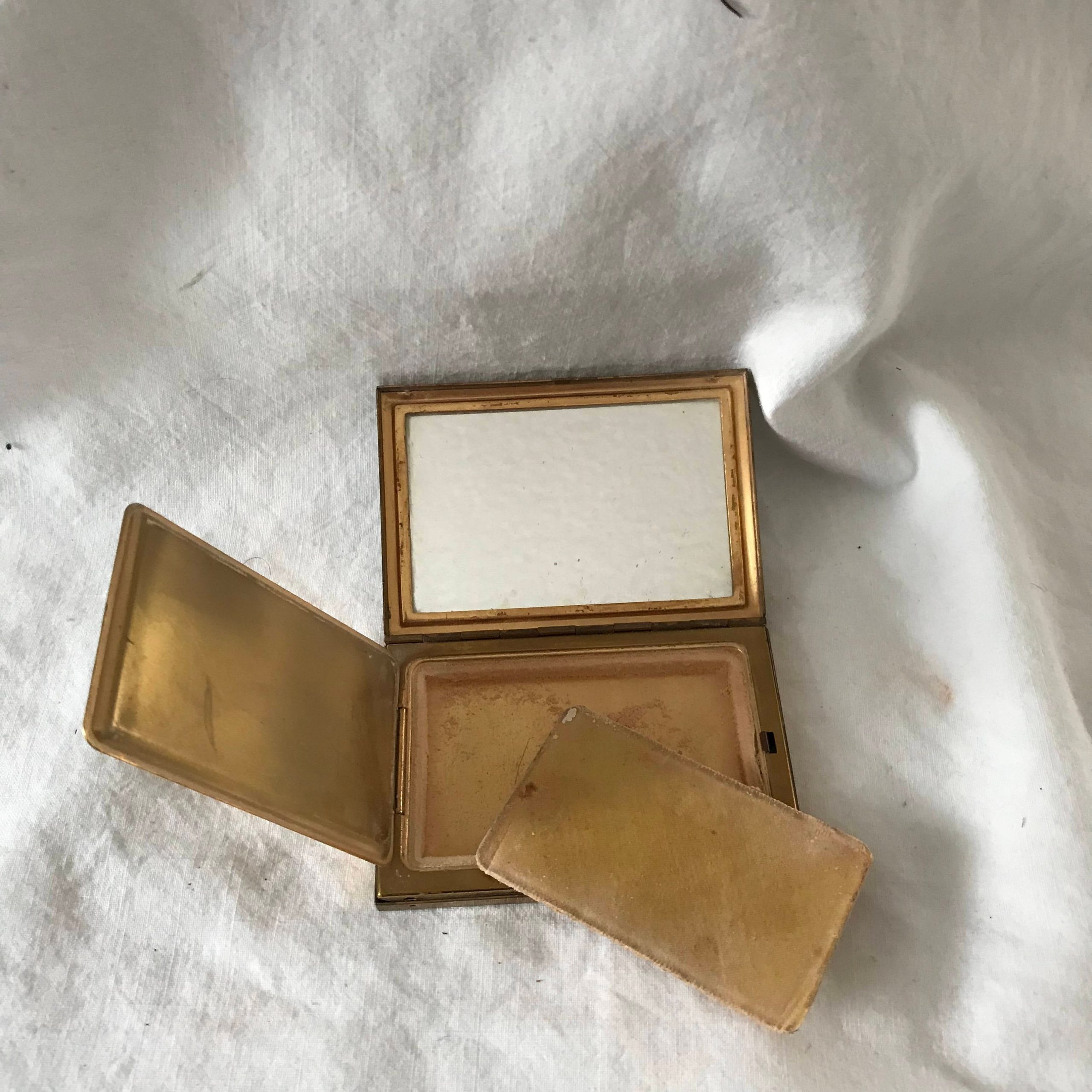 Besillia Round Shaped Mini Compact Pocket Mirror Antique Round Vintage  Folding Cosmetic Make-up Purse Mirror(