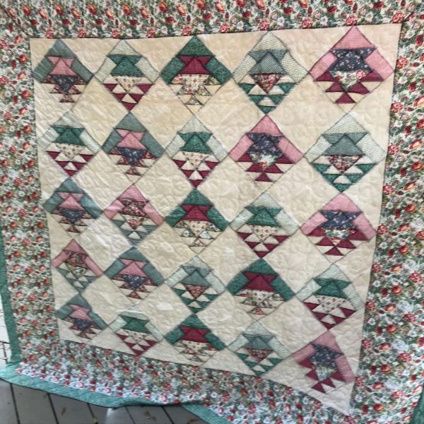 Vintage Quilt Hand stitched Full Size Basket pattern 80" x 84" Beautiful Basket pattern with floral trim farmhouse winter warm quilt
