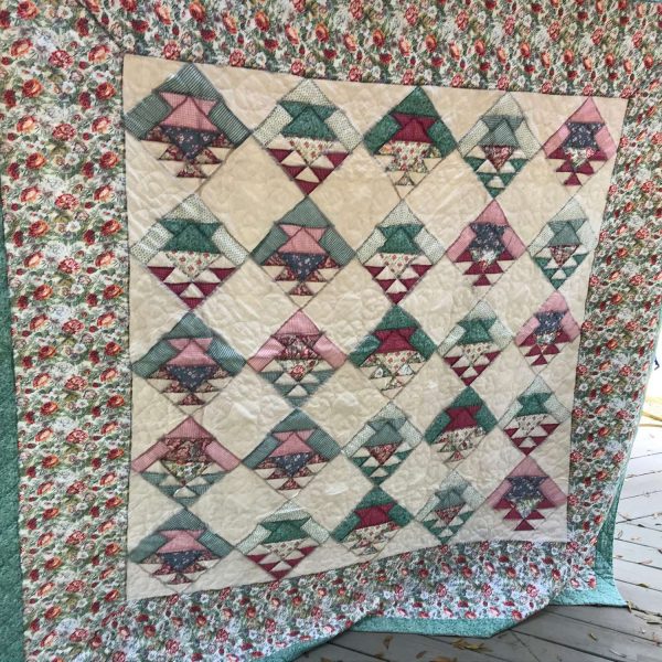 Vintage Quilt Hand stitched Full Size Basket pattern 80" x 84" Beautiful Basket pattern with floral trim farmhouse winter warm quilt