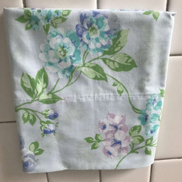 Vintage Standard size pillowcase blue purple aqua green Bed & Breakfast collectible display bedroom farmhouse cottage