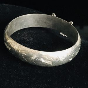 Vintage stunning sterling silver etched bangle fine quality jewelry bracelet 17.3 grams 2 1/2" across