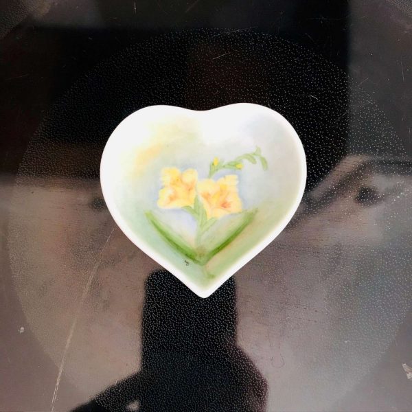 Vintage trinket dish Heart Hand painted yellow floral collectible display pin nut display ring dish farmhouse cottage kitchen