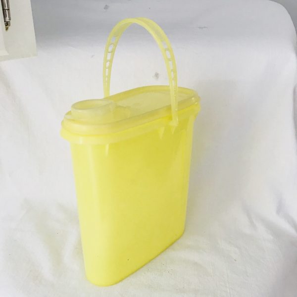 Vintage Tupperware Refrigerator Container Pitcher koolaid iced tea water 2 quart buddy pitcher with flip top picnic summer outdoor patio