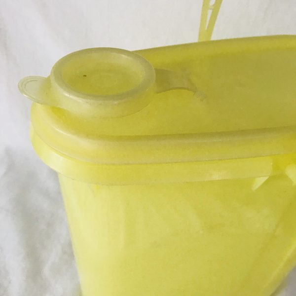 Vintage Tupperware Refrigerator Container Pitcher koolaid iced tea water 2 quart buddy pitcher with flip top picnic summer outdoor patio