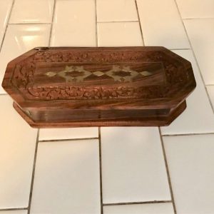 Vintage wooden carved storage box with brass inlay carved floral pattern display remote control storage office desktop jewelry trinkets