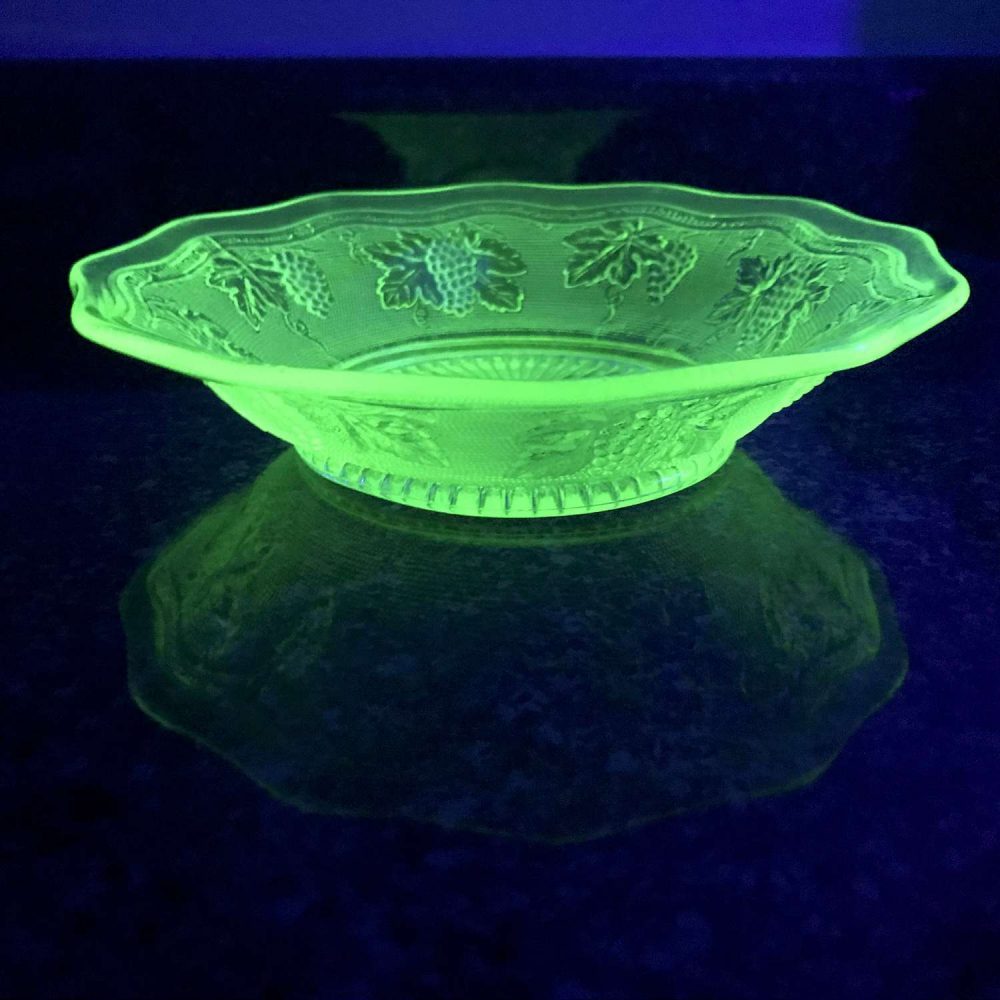 Vintage Woolworth Green Depression glass Bowl Grapes and vines ...