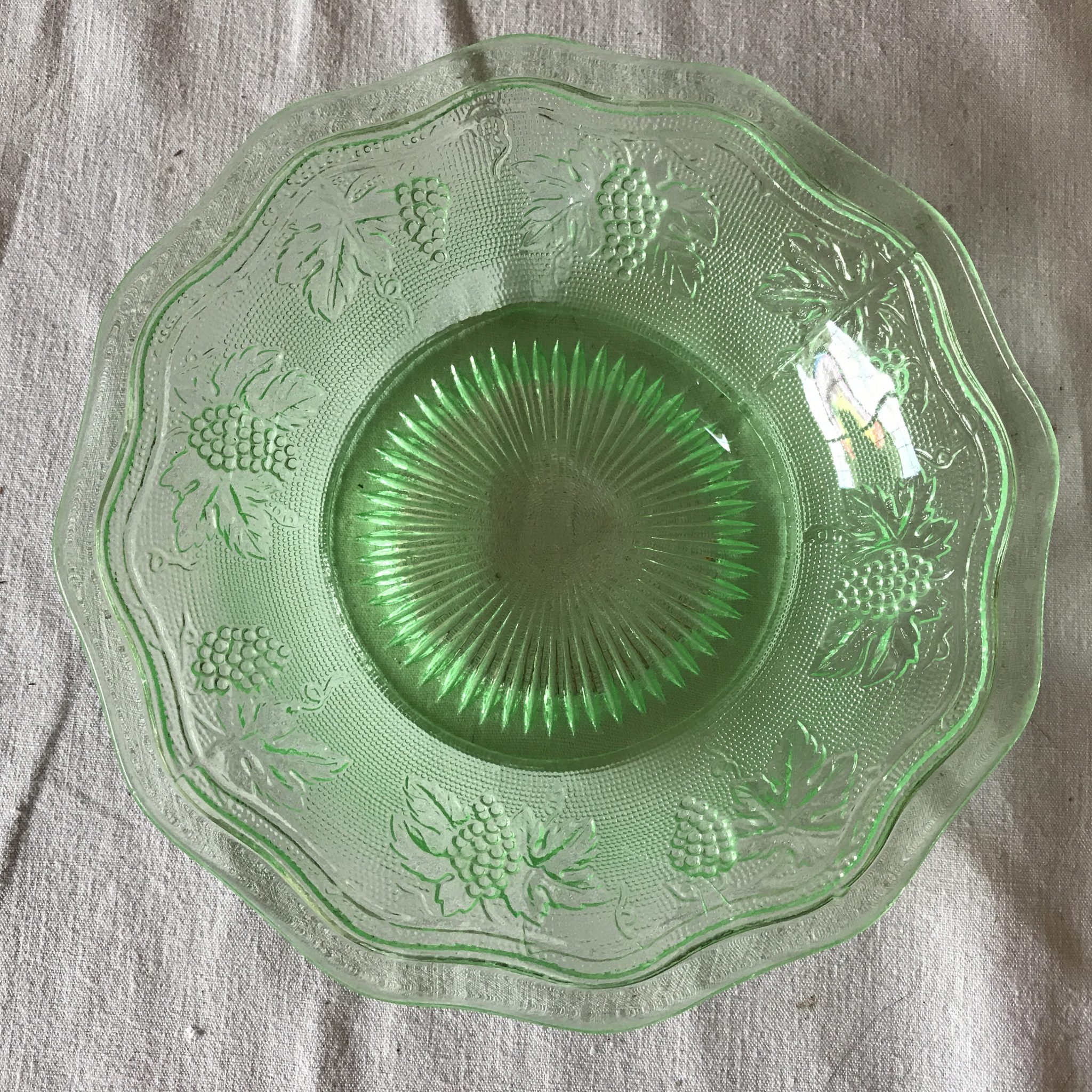 Vintage Woolworth Green Depression glass Bowl Grapes and vines ...