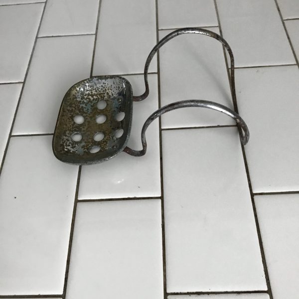 Metal Soap dish holder for claw foot tub farmhouse collectible display cottage bathroom vanity